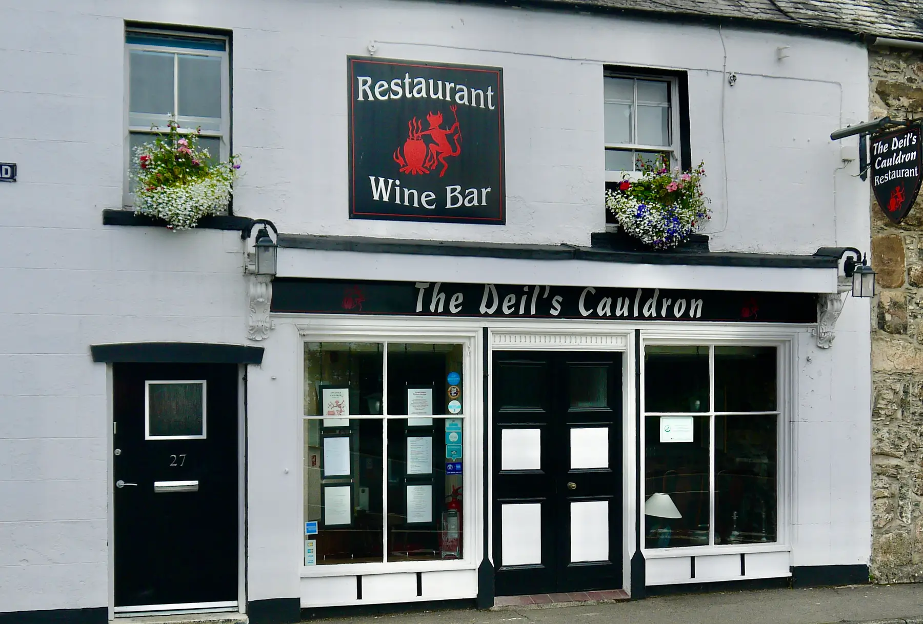 front-of-deils-cauldron-restaurant